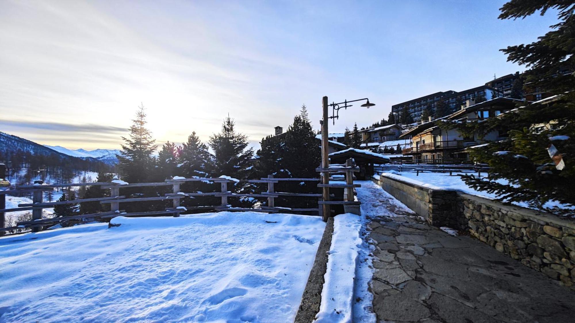 Hostdomus - Imperial Chalet Villa Sestriere Luaran gambar