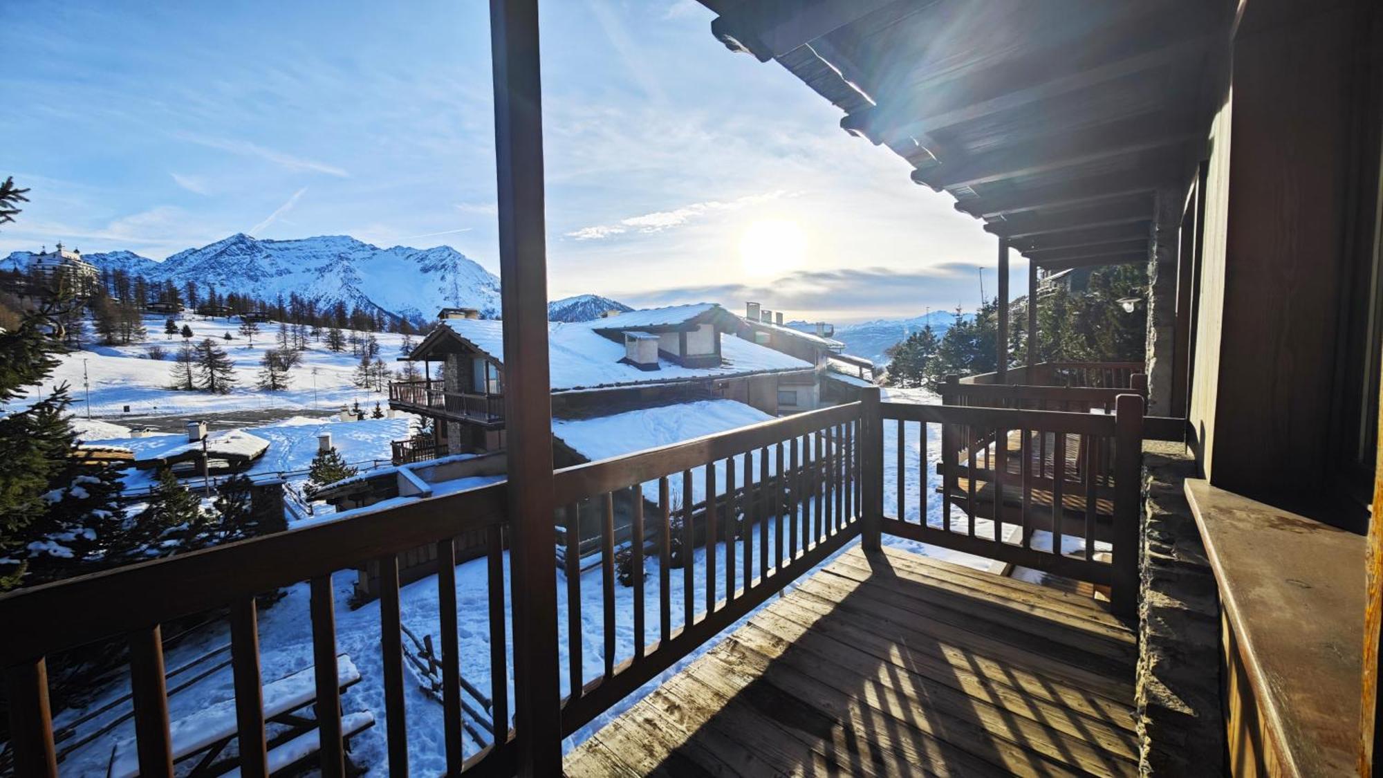 Hostdomus - Imperial Chalet Villa Sestriere Luaran gambar