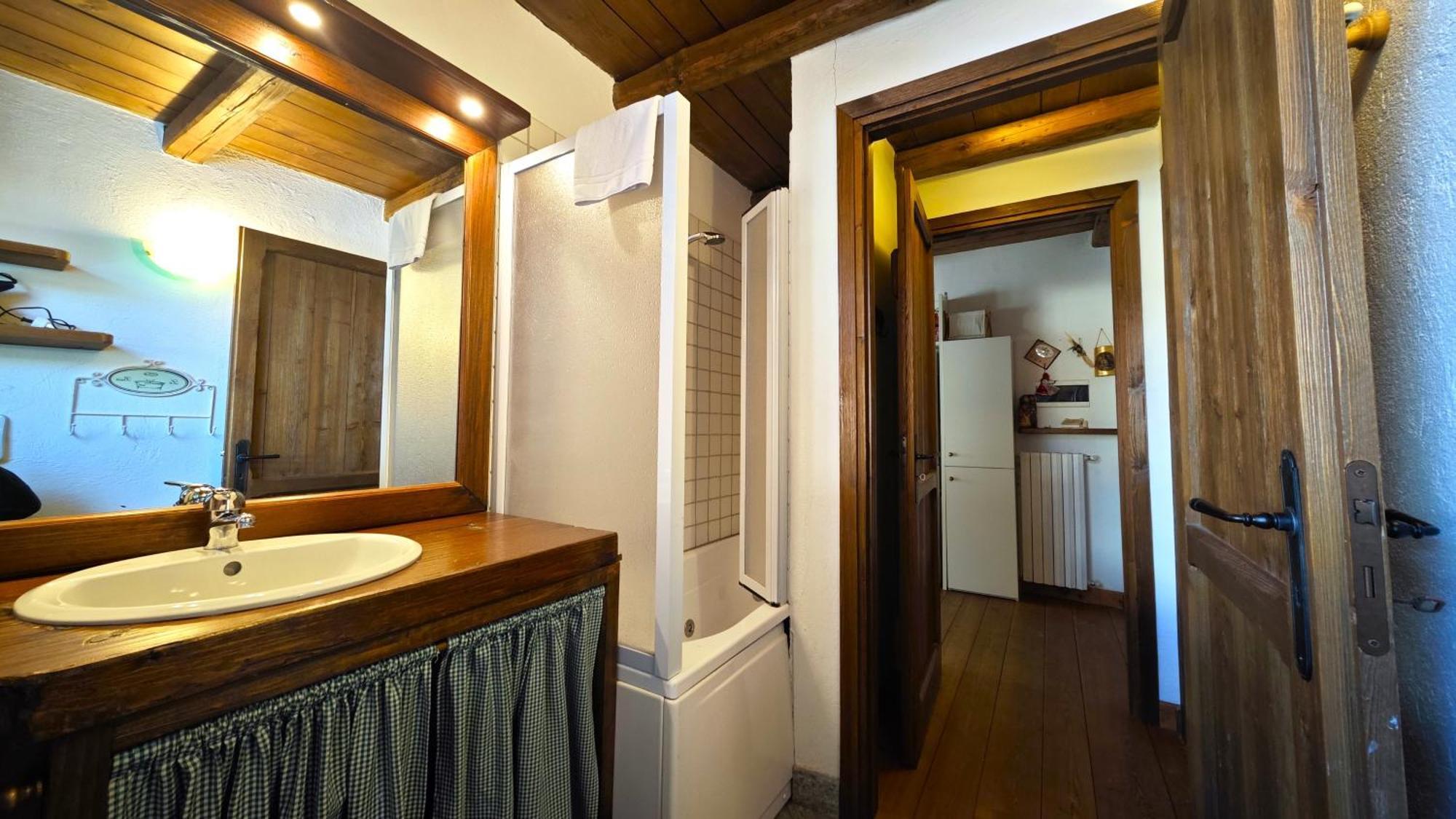 Hostdomus - Imperial Chalet Villa Sestriere Luaran gambar