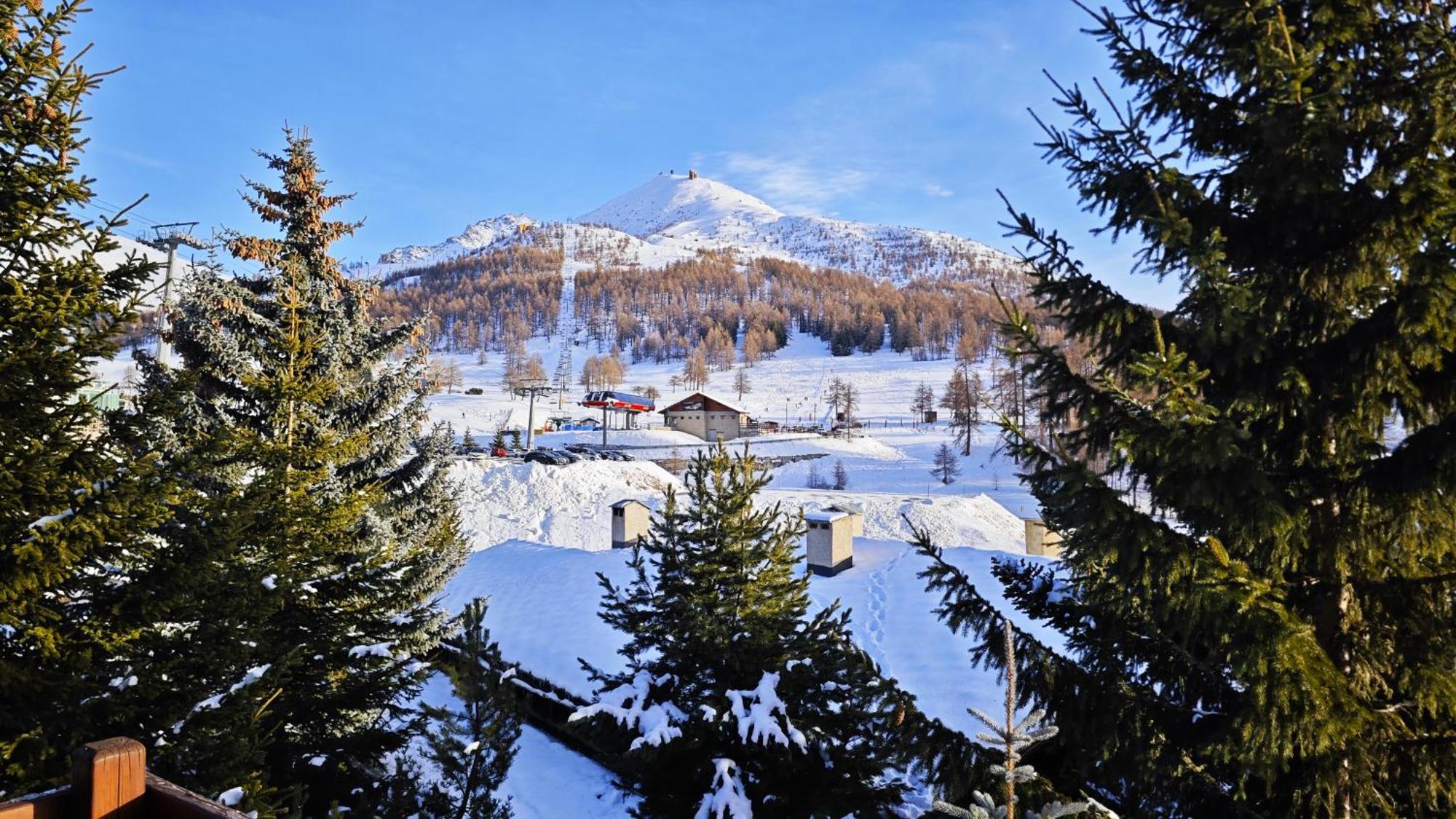 Hostdomus - Imperial Chalet Villa Sestriere Luaran gambar